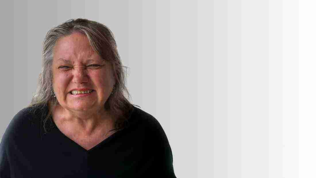 Very angry old woman