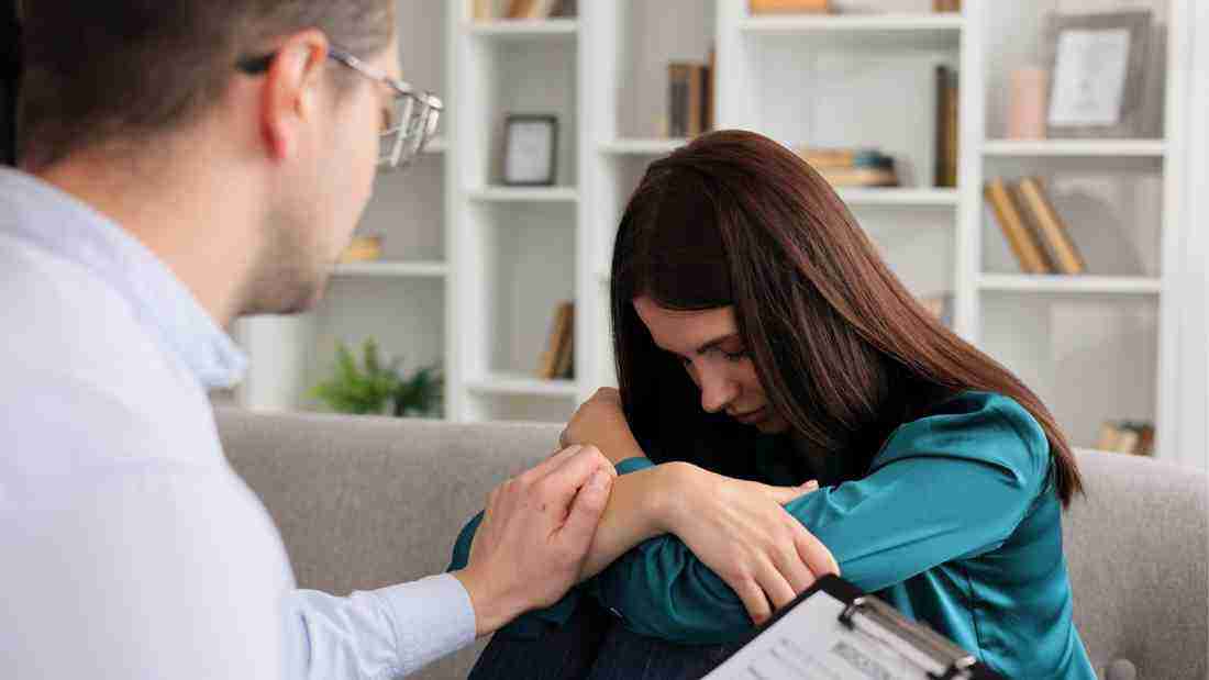 A distraught young woman talking to her therapist