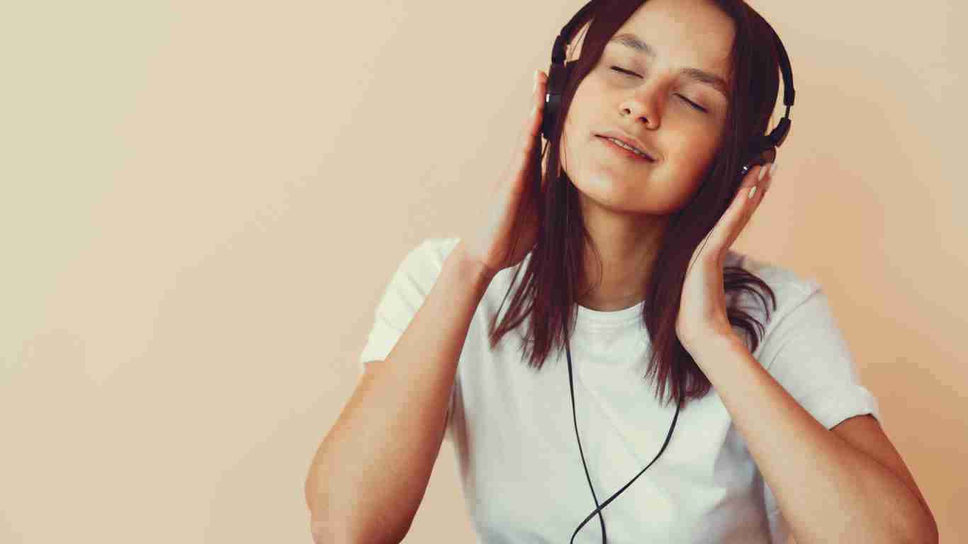 A young woman listening to music on her headphones