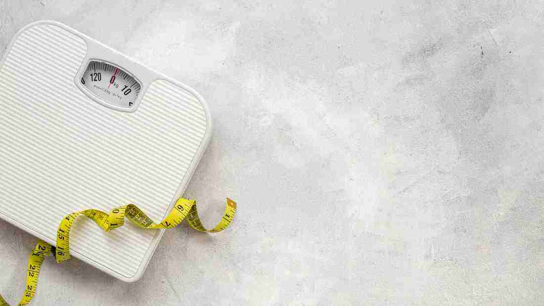 A weighing scale and inch tape