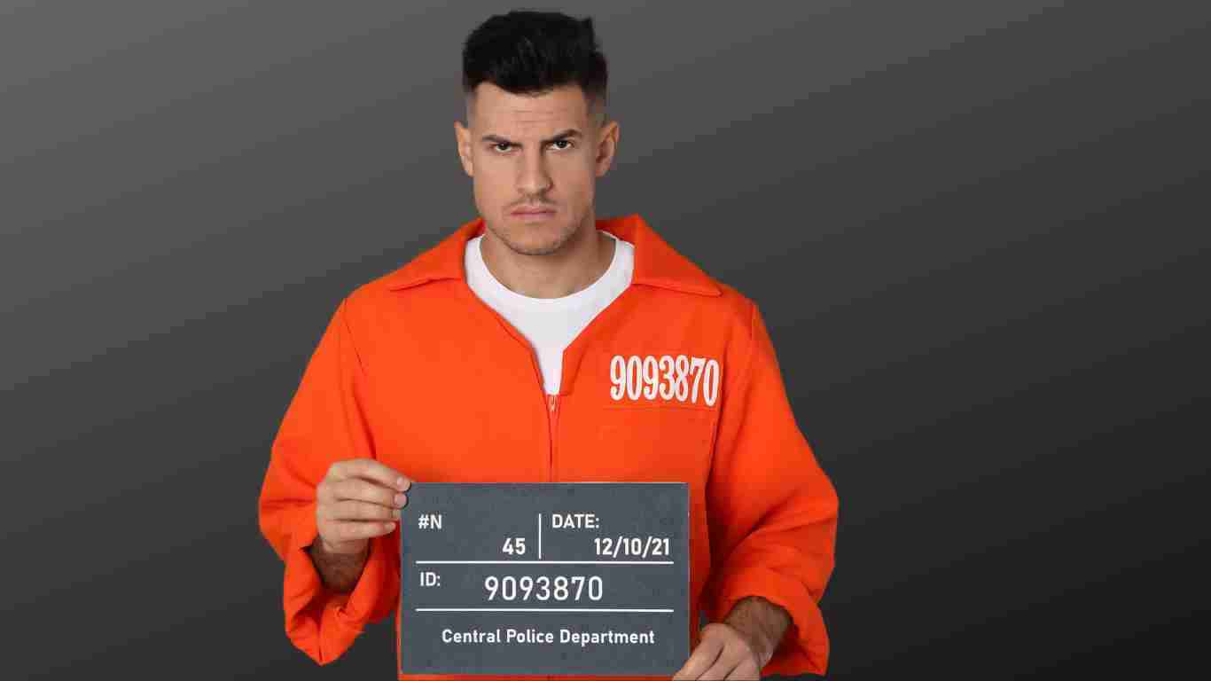 A mugshot of a criminal wearing prison clothes