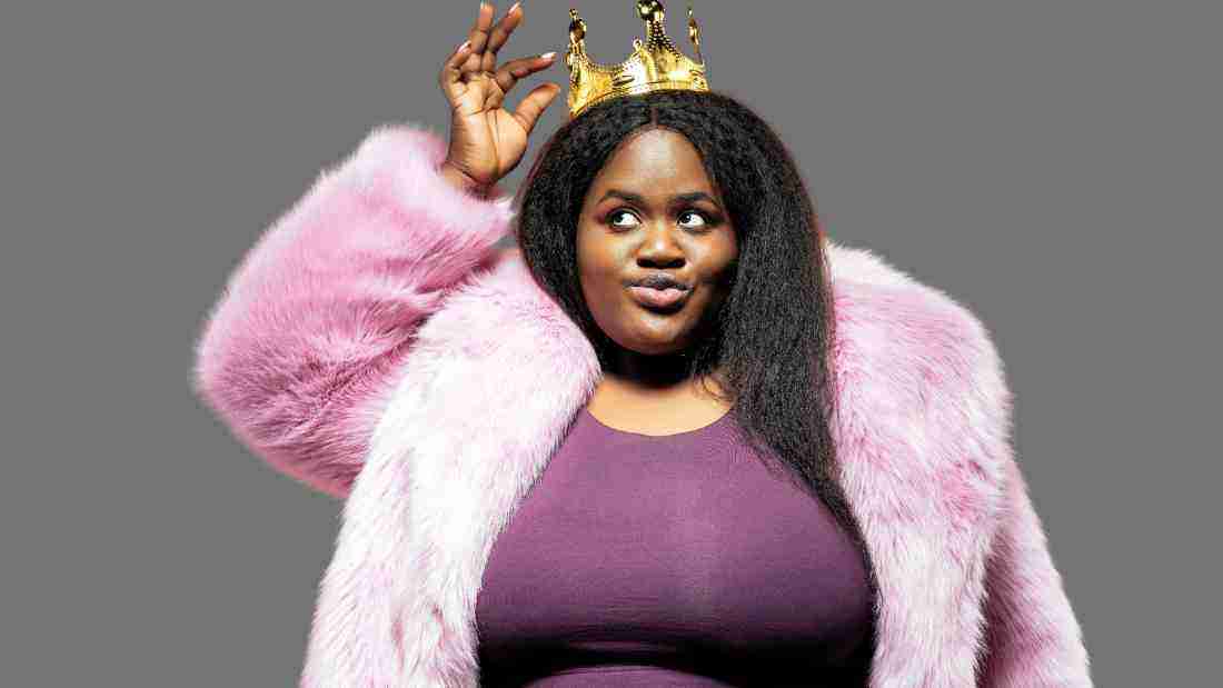 A narcissistic woman wearing a crown, symbolizing her craving for attention and the spotlight