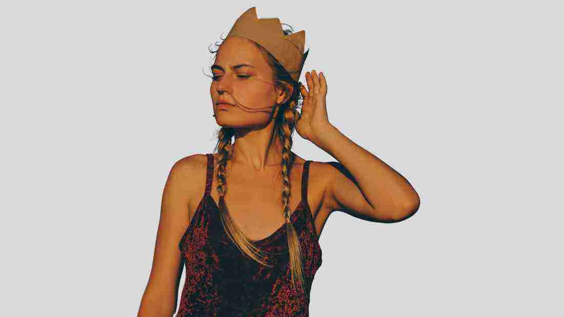 A woman wearing a crown, signifying her narcissistic traits and craving for the spotlight
