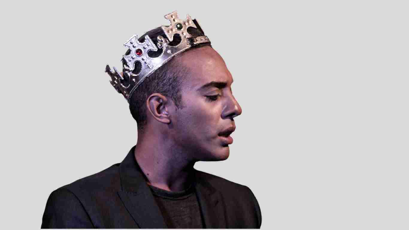 A man wearing a golden crown, symbolizing his narcissistic tendencies