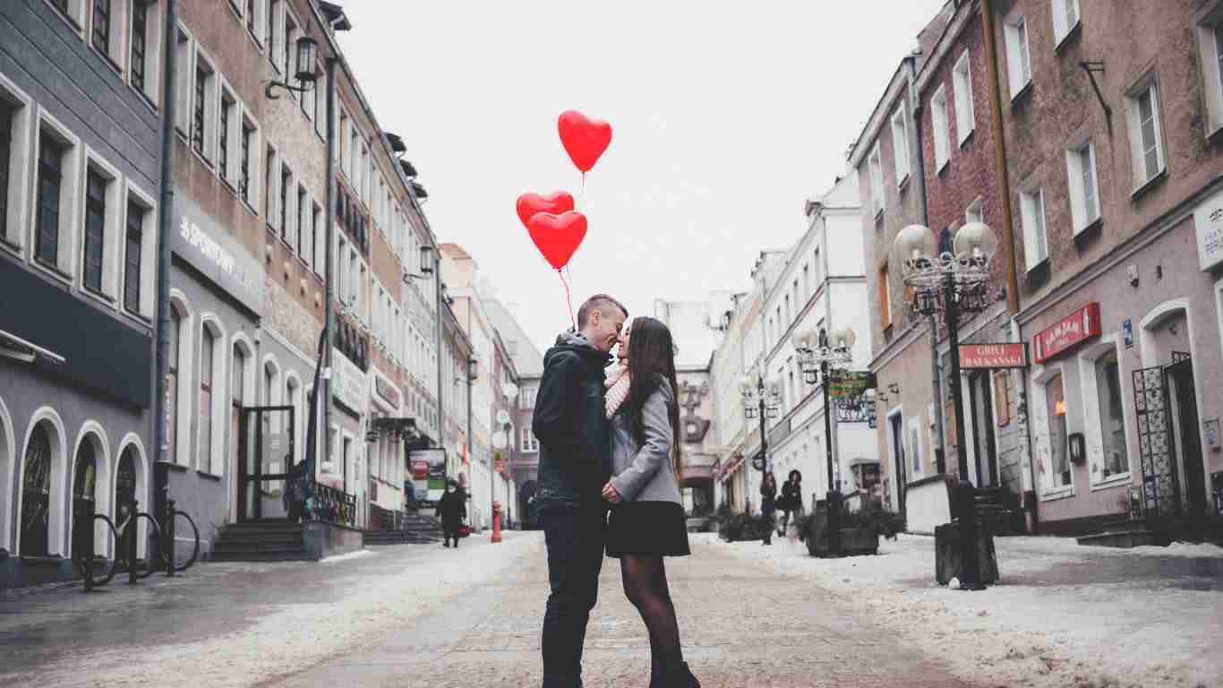 A romantic date, complete with heart-shaped balloons