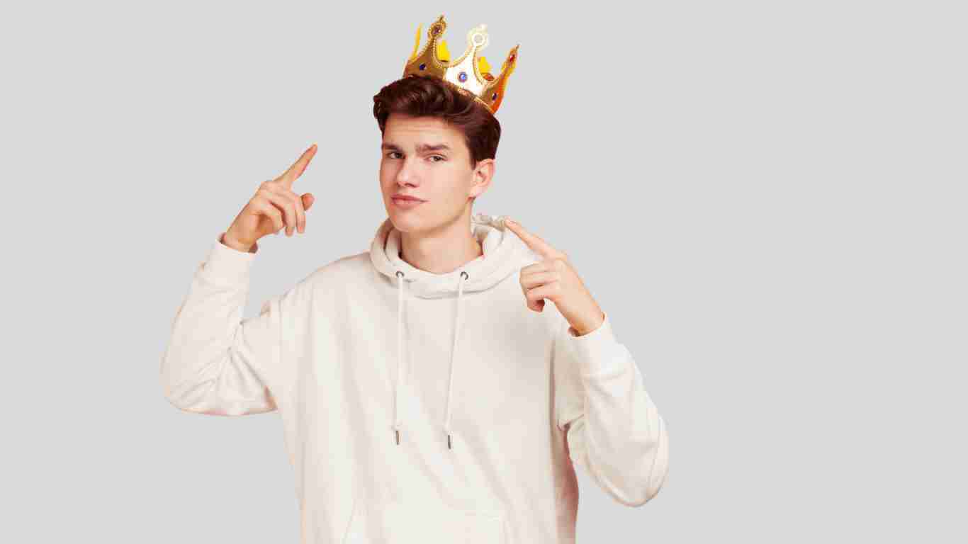 A young man wearing a golden crown