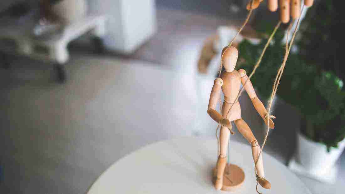 Manipulating a puppet on a string